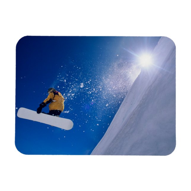 Íman Homem voando pelo ar em uma snowboard com (Horizontal)