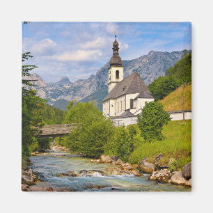 Íman Igreja de montanha com paisagem