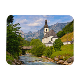 Íman Igreja de montanha com paisagem
