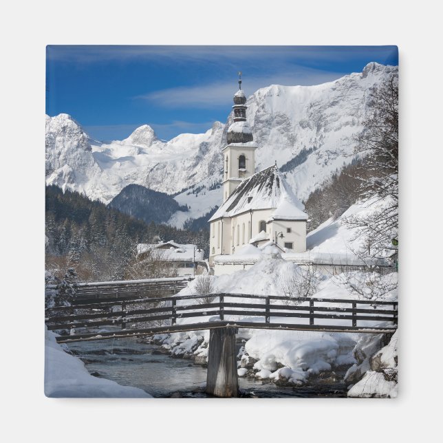 Íman Igreja na neve com montanhas alpinas (Frente)