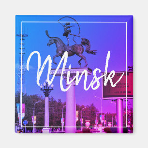 Íman Ímã com vista da cidade de Minsk da arquitetura da