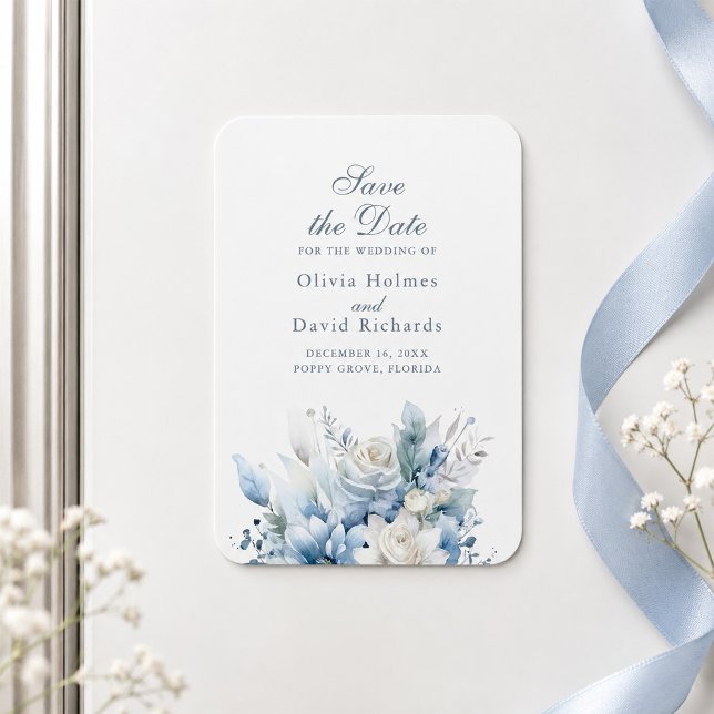 Íman Ímã de Lembrete de Data Azul Empoeirado Flor Silve (Dusty Blue Wildflower Save the Date Magnet)