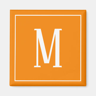Íman Ímã Quadrado com Monograma Branco sobre Laranja