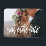 Íman Imã salve a data escovada<br><div class="desc">Dê aos seus hóspedes uma Imã salve a data para exibir no frigorífico que vai até o seu grande dia! Todas as fotografias são apresentadas apenas como amostra e não se destinam a revenda. Este produto só será adquirido depois que fotos de amostra forem substituídas por suas próprias imagens.</div>