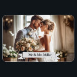 Íman Imagem de Anúncio de Foto de Casamento Personaliza<br><div class="desc">Este ímã flexível de anúncio é mostrado com um layout de modelo de um impressão de foto de um casal de casamento. Edite e personalize este item e altere a foto e o texto do exemplo para o seu, basta clicar na guia personalização e mudar a foto e o texto...</div>