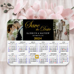 Íman Imagem do Elegante Dourado Glitter Script 2 para S<br><div class="desc">Imagem Dourada elegante de Leitura com Imagem "Salvar a Data" com Calendário Anual de 2024 com 2 Fotos bonitas. Para mover o marcador Dourado em forma de coração > clique em azul ‘Personalizar’ > role para baixo > clique em azul ‘Editar Usando a Ferramenta Design’ abaixo, você encontrará o marcador...</div>