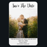 Íman Imagem Elegante Simples Casamento de Foto Moderno<br><div class="desc">Casamento fotográfico simples,  elegante,  preto e branco,  moderno,  Imã salve a data. Você pode personalizá-lo com seus detalhes.</div>