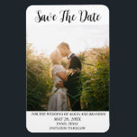 Íman Imagem Elegante Simples Casamento de Foto Moderno<br><div class="desc">Casamento fotográfico simples,  elegante,  preto e branco,  moderno,  Imã salve a data. Você pode personalizá-lo com seus detalhes.</div>