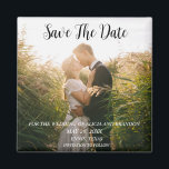 Íman Imagem Elegante Simples Casamento de Foto Moderno<br><div class="desc">Casamento de fotos simples,  elegante e moderno,  Imã salve a data. Você pode personalizá-lo com seus detalhes.</div>
