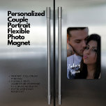 Íman Imagem flexível de foto do retrato do Casal person<br><div class="desc">Celebre sua única conexão amorosa com nosso "Casal personalizado Retrato flexível de fotos"! Este ímã de retrato personalizado é criado de sua foto de alta resolução e reflete seu vínculo especial. O material flexível permite exibir seu ímã em qualquer superfície magnética. Toda vez que passar, será lembrado do amor e...</div>