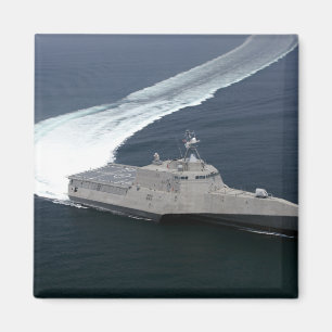 Íman Independência do navio de combate no Golfo do