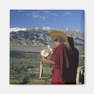 Íman Índia, Ladakh, Thikse. Monge budista sopra