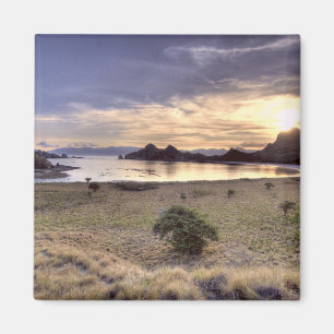 Íman Indonésia, Parque Nacional de Komodo. Pôr do sol e