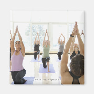 Íman Instrutor de Yoga, classe líder através do