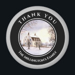 Íman Inverno no Círculo da Cinza Negra de Natal em Nova<br><div class="desc">Pintagem aquarela de uma cena de inverno em Nova Inglaterra, um dia tranquilo em que a neve caiu no chão. Bastante pitoresco e pacífico. O design tem uma estrutura circular preta ao seu redor com textos personalizados no lado superior e inferior. Personalizável no Zazzle com seu próprio texto para um...</div>