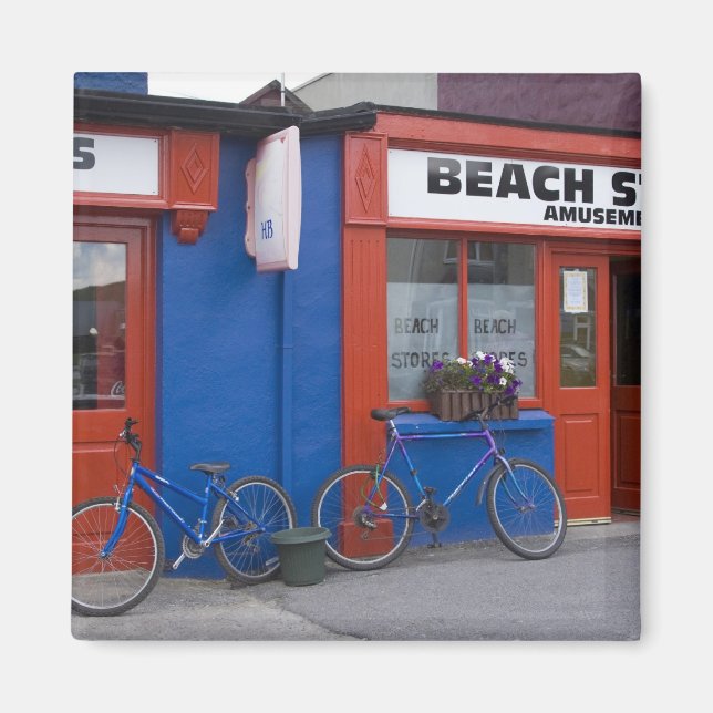 Íman Irlanda, Strandhill. Fachadas de lojas com bicicle (Frente)