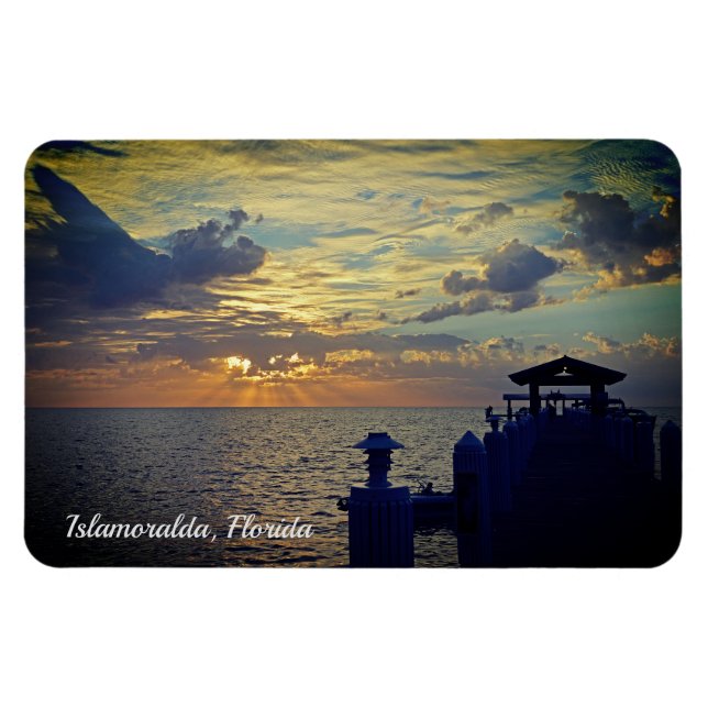 Íman Islamoralda Flórida Sentada no Dock Sunrise (Horizontal)