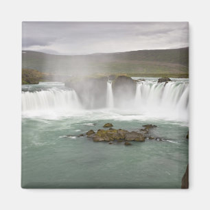 Íman Islândia. Vista das cataratas de Godafoss no