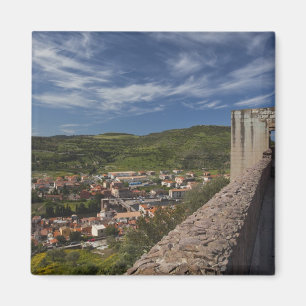 Íman Itália, Sardenha, Bosa. Vista da cidade a partir d