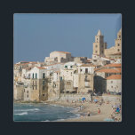 Íman Itália, Sicília, Cefalu, Cidade View com Duomo de<br><div class="desc">COPYRIGHT Walter Bibikow / DanitaDelimont.com | EU16 WBI1484.jpg | Itália,  Sicília,  Cefalu,  Cidade View com Duomo de Praia</div>