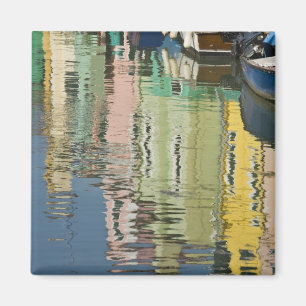 Íman Itália, Veneza, Burano. Casas multicoloridas ao lo