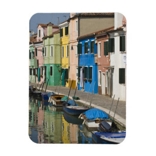 Íman Itália, Veneza, Burano. Casas multicoloridas ao lo