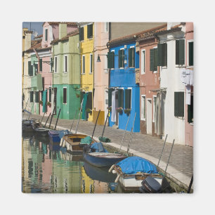 Íman Itália, Veneza, Burano. Casas multicoloridas ao lo