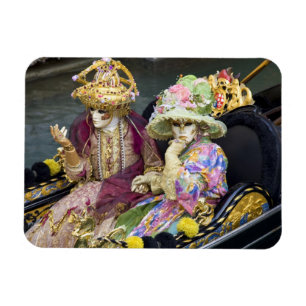 Íman Itália, Veneza. Casal vestido com fantasias para