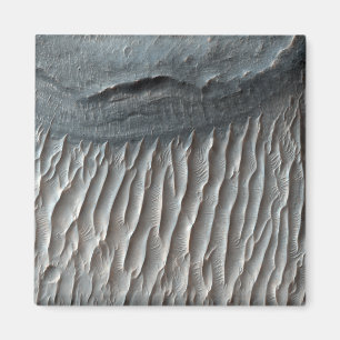 Íman Ius Chasma, um grande desfiladeiro em Marte