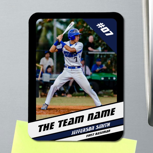 Íman Jogador de beisebol Personalizável Azul Preto (Baseball Player Magnet in Black with Custom Team Name and White Blue Stripes)