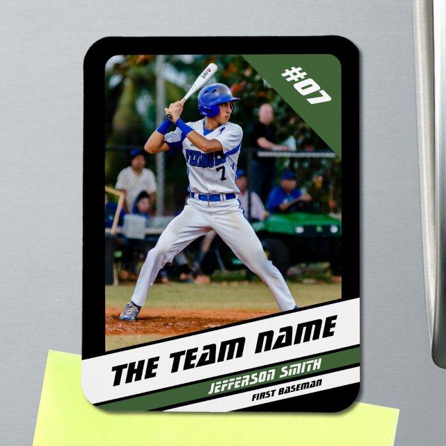 Íman Jogador de Beisebol Preto Verde Personalizável (Baseball Player Magnet in Black with Custom Team Name and White Green Stripes)