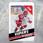 Íman Jogador De Hóquei Em Vigor Branco Vermelho<br><div class="desc">Apresentando nosso magneta Numérico de Hockey Vermelho Branco, um complemento perfeito para qualquer coleção de fãs de hóquei! Com a sua design de na moda apresentando uma representação dinâmica de um jovem jogador de hóquei em ação contra um fundo branco nítido adornado com riscas negras arrojadas e clássicas, este ímã...</div>