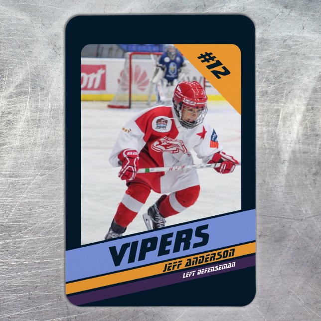 Íman Jogador De Hóquei Mantém A Proteção Contra Violênc (Ice Hockey: Vibrant violet jersey magnet featuring customizable player image and number.)