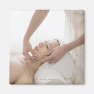 Íman Jovem massagem facial