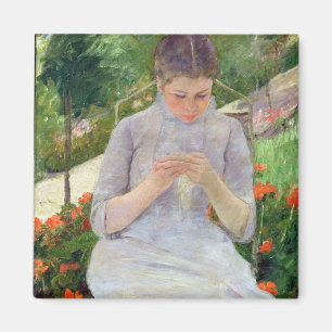 Íman Jovem mulher que Sewing no jardim, c.1880-82