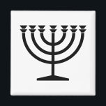 Íman Judeu Menorah (Símbolo do Judaísmo)<br><div class="desc">Esta design apresenta uma ilustração de uma menorah, usada pelas pessoas judaicas para celebrar o feriado de oito dias de Chanucá. A menorah é um candelabro com nove ramificações que é iluminado durante Chanucá. Oito dos nove ramos seguram luzes (velas ou lâmpadas de óleo) que simbolizam as oito noites do...</div>