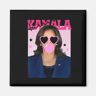 Íman Kamala Harris soprando bolhas de goma cor-de-rosa