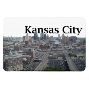 Íman Kansas City Skyline com Kansas City no céu