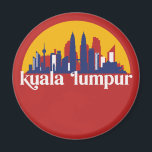 Íman Kuala Lumpur Malásia Retro City Skyline Cityscape<br><div class="desc">Design com lindas linhas do horizonte, atração turística e arte de paisagem urbana, arranha-céu Legal e ilustração da silhueta de construção para turistas e viajantes. Perfeito como lembrança para trazer de volta para casa quando viaja pelo mundo. Guarde a memória do seu viagem e as suas férias com a família...</div>