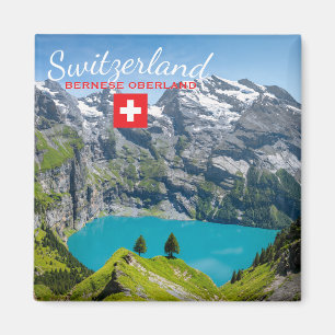 Íman Lago alpino Oeschinensee na Suíça com bandeira