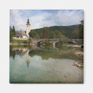 Íman Lago Bohinj com a igreja no ímã de Slovenia