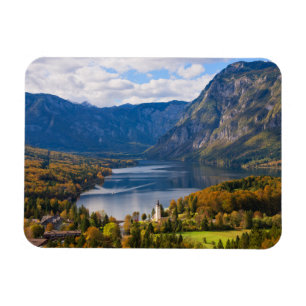 Íman Lago Bohinj em Slovenia no outono