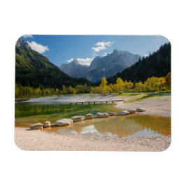 Íman Lago Jasna nos Alpes eslovenos no outono