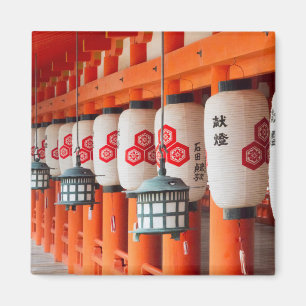 Íman Lanternas dentro do Santuário Itsukushima