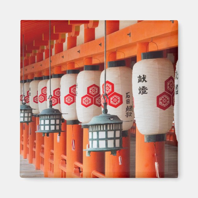 Íman Lanternas dentro do Santuário Itsukushima (Frente)