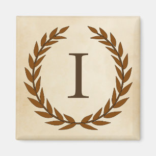 Íman Laurel Wreath sobre o pergaminho Monograma Inicial