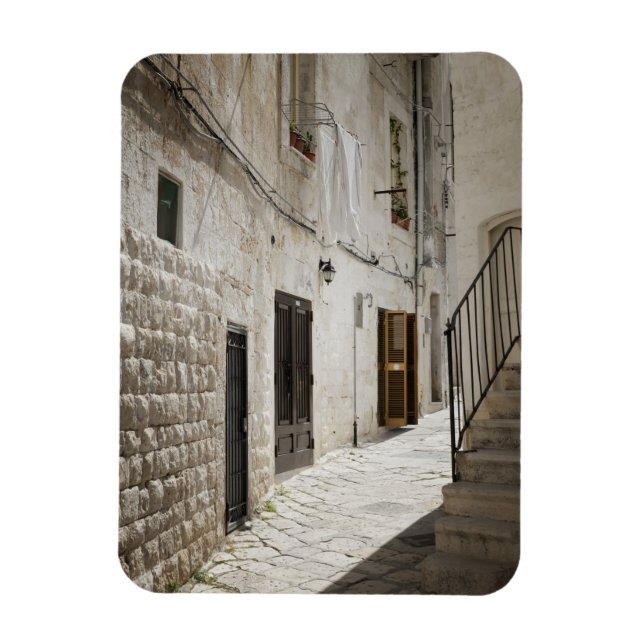 Íman Lavadeira pendurada para secar num beco em Itália (Vertical)