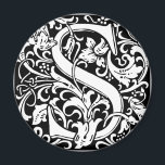 Íman Letra S Monograma Medieval Art Nouveau<br><div class="desc">Este S inicial é parte de uma série completa de iniciais tipográficas inspiradas por William Morris. A inscrição a preto e branco é altamente decorativa, estilizada após a tipografia do rico da meia-idade. Cuta e tenda, este é um monograma chic vintage S - letra S- swirly S. Personalize este monograma...</div>