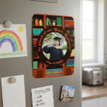 Íman Library-Themed Graduation Photo<br><div class="desc">This custom flexible photo magnet is a wonderful way to celebrate a major milestone and keep a cherished graduation memory front and center. Featuring a warm, scholarly library bookshelf illustration, the design perfectly frames a graduate's portrait with an academic and inviting feel. The central circular frame is easily customizable with...</div>