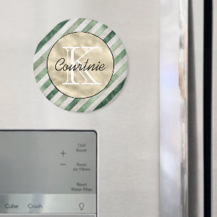 Íman Listras diagonais verdes creme Monograma dourado  